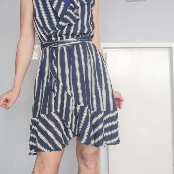 Aakka Dress - Picture 2 of 2